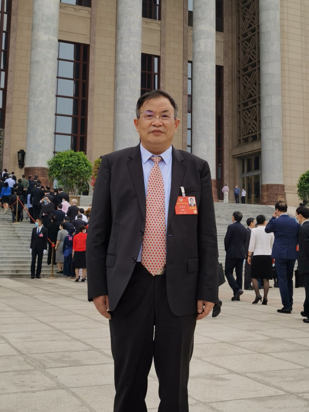 4.全國(guó)政協(xié)委員、中國(guó)工程院院士、航空工業(yè)首席技術(shù)專家唐長(zhǎng)紅
