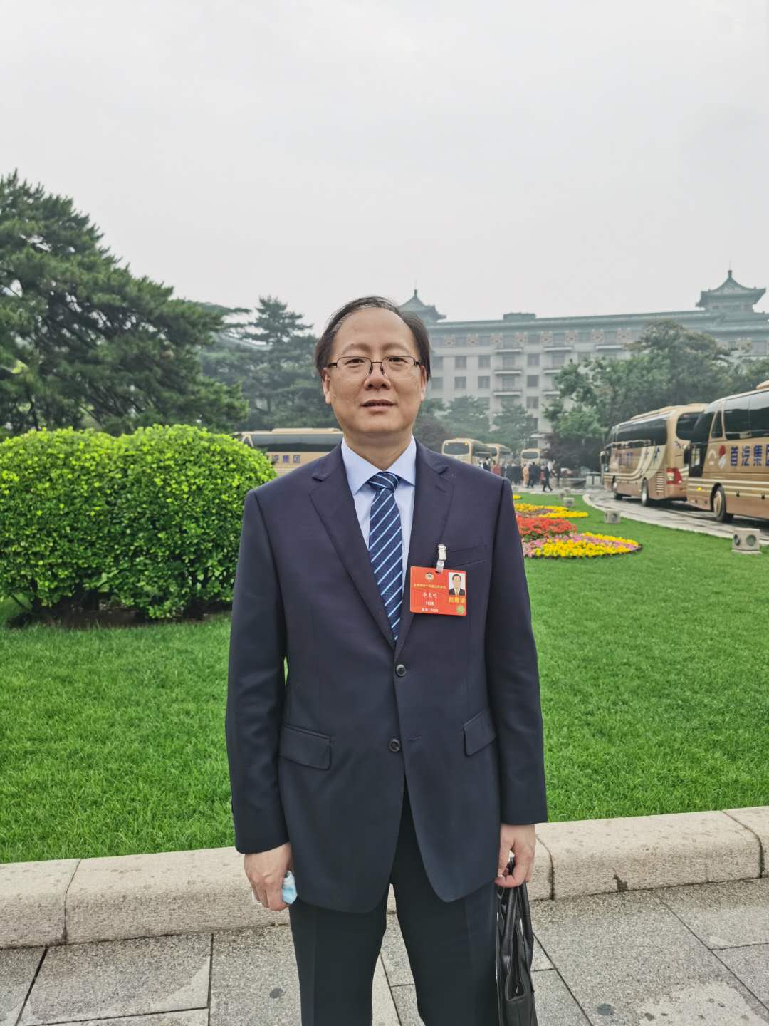 7.全國(guó)政協(xié)委員、航空工業(yè)沈飛副總經(jīng)理、總工程師李克明